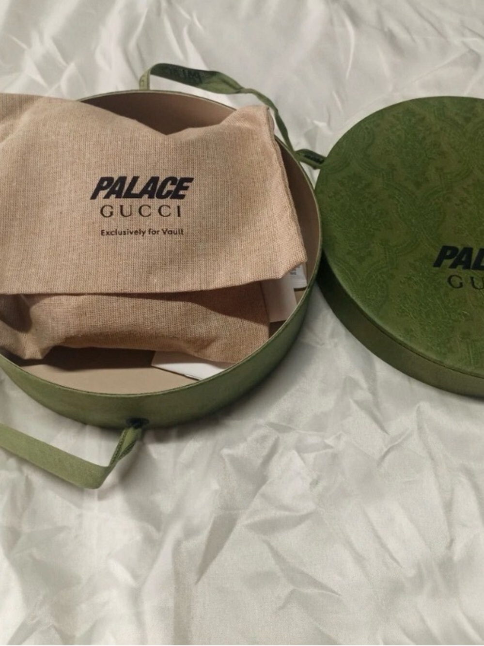 GUCCI x Palace Supreme Pink Hard iPod Case Cover Wireless Earbuds - Picture 4 of 5